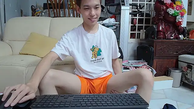 Snapshot of andrewooi chatting on January 2025 02:46:02 PM andrewooi online show from January 2025 02:46:02 PM