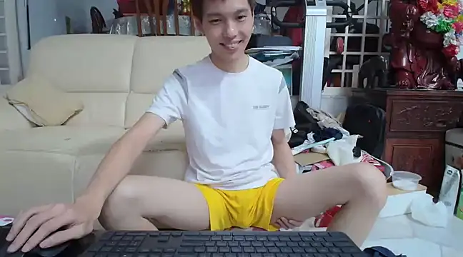 Snapshot of andrewooi chatting on February 2025 04:15:02 PM andrewooi online show from February 2025 04:15:02 PM