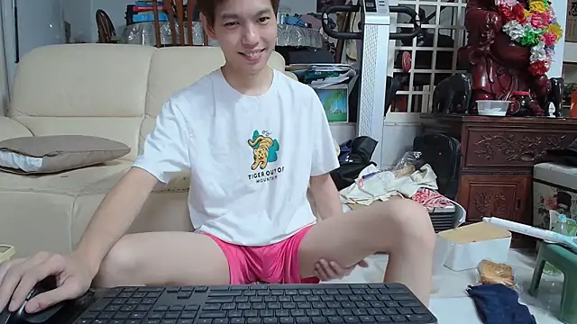 Snapshot of andrewooi chatting on March 2025 05:47:02 PM andrewooi online show from March 2025 05:47:02 PM