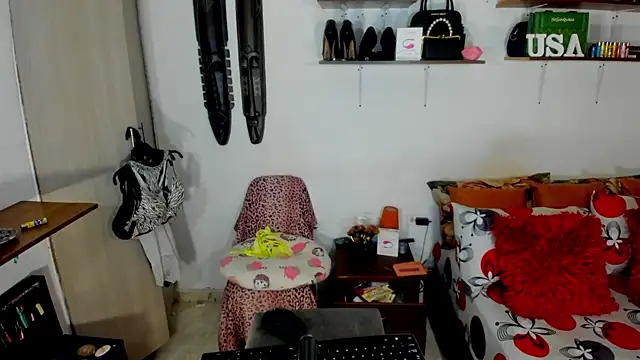 Snapshot of sashasweethot chatting on January 2025 10:17:02 AM sashasweethot online show from January 2025 10:17:02 AM