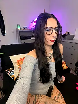 Trixie-Tainted online show from November 2025 05:11:01 PM