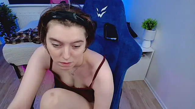 Snapshot of CranberryHot chatting on March 2025 02:50:01 AM CranberryHot online show from March 2025 02:50:01 AM