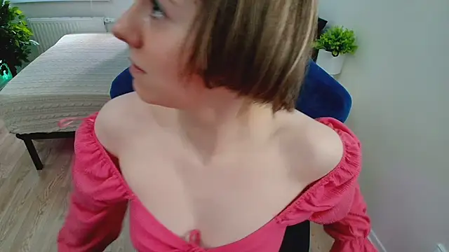 Snapshot of CranberryHot chatting on September 2025 12:27:02 PM CranberryHot online show from September 2025 12:27:02 PM