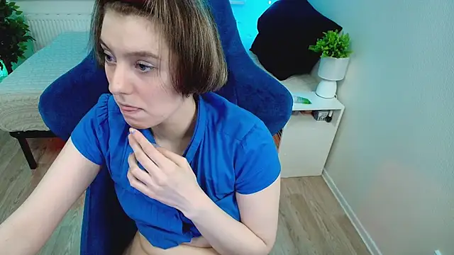 Snapshot of CranberryHot chatting on September 2025 06:30:01 PM CranberryHot online show from September 2025 06:30:01 PM