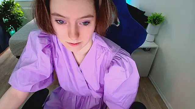 Snapshot of CranberryHot chatting on October 2025 07:29:01 AM CranberryHot online show from October 2025 07:29:01 AM