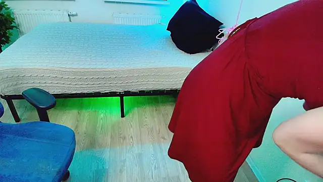 Snapshot of CranberryHot chatting on October 2025 10:49:02 AM CranberryHot online show from October 2025 10:49:02 AM