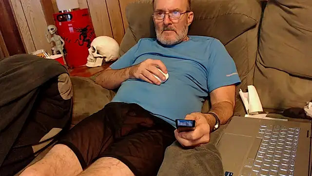 Snapshot of snickers1 chatting on October 2025 02:06:02 PM snickers1 online show from October 2025 02:06:02 PM