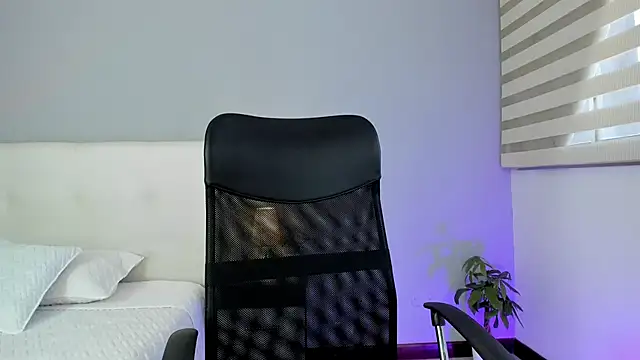 NataliaBuiles online show from February 2025 09:53:02 PM