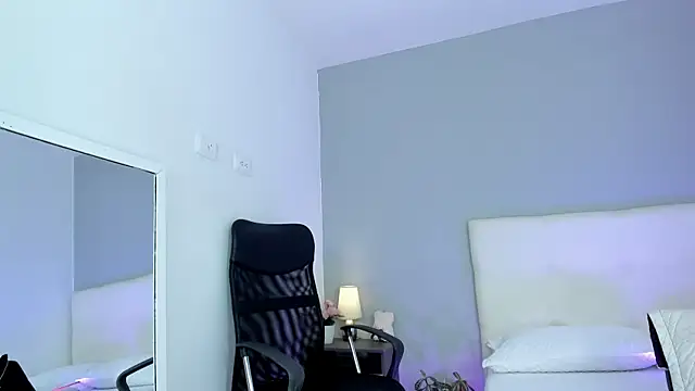 NataliaBuiles online show from September 2025 04:40:02 PM