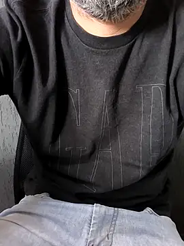 Snapshot of Leo_Big chatting on April 2026 11:32:01 AM Leo Big online show from April 2026 11:32:01 AM