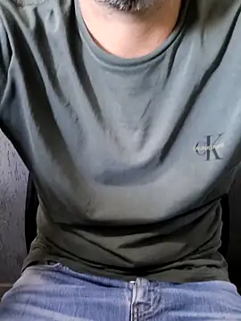 Snapshot of Leo_Big chatting on April 2026 12:44:02 PM Leo Big online show from April 2026 12:44:02 PM