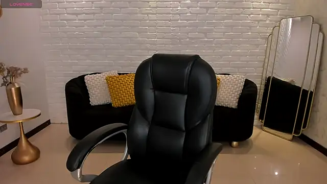 MorganHicks online show from November 2025 08:09:02 PM