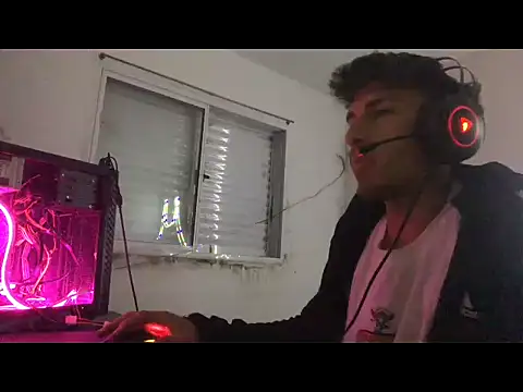 Snapshot of axel2leiva chatting on October 2025 06:35:02 AM axel2leiva online show from October 2025 06:35:02 AM