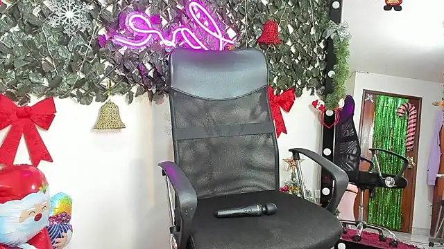 DestinyHills online show from December 2025 03:18:02 PM