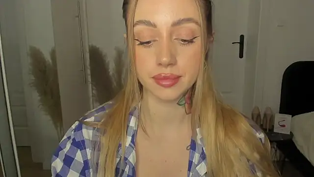 sexyCoralie online show from February 2025 05:47:02 PM