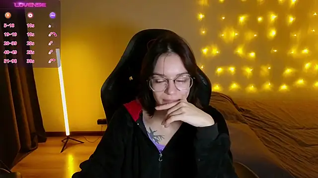 Snapshot of alyssa_sweet chatting on December 2024 03:47:02 AM alyssa sweet online show from December 2024 03:47:02 AM