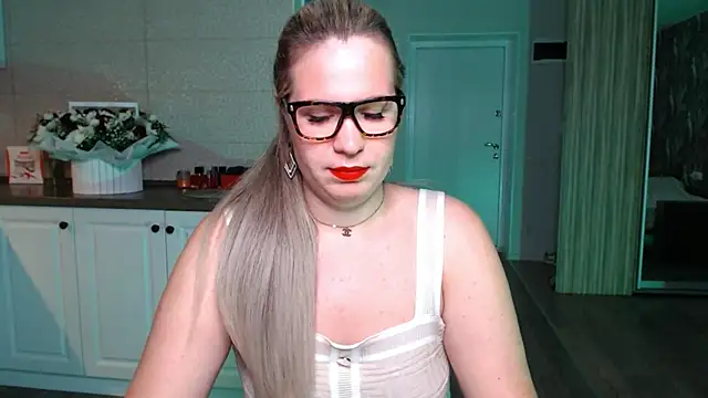 HotTiffani online show from September 2025 03:11:02 PM