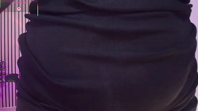 JuliRamirez online show from December 2025 05:51:02 PM