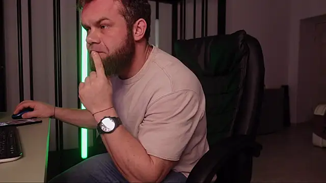 Snapshot of Tommy_Burnz chatting on January 2025 03:26:01 AM Tommy Burnz online show from January 2025 03:26:01 AM