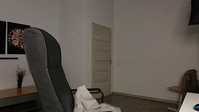 Snapshot of Tommy_Burnz chatting on September 2025 07:06:02 PM Tommy Burnz online show from September 2025 07:06:02 PM