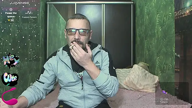 DanielOhCool online show from December 2024 06:20:01 PM