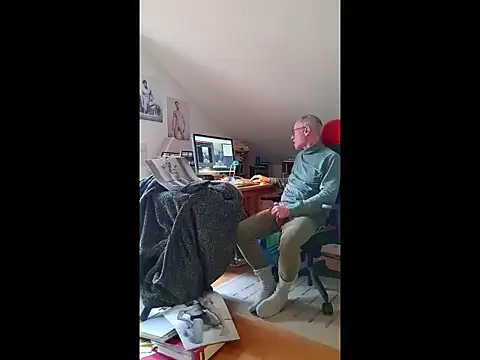 Snapshot of BerndisCam chatting on February 2026 01:40:02 PM BerndisCam online show from February 2026 01:40:02 PM