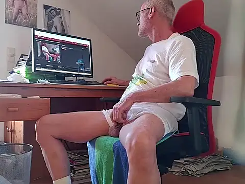 Snapshot of BerndisCam chatting on April 2026 01:35:01 PM BerndisCam online show from April 2026 01:35:01 PM
