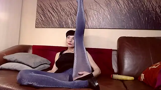 Snapshot of ElizabethLong chatting on March 2025 02:33:02 PM ElizabethLong online show from March 2025 02:33:02 PM