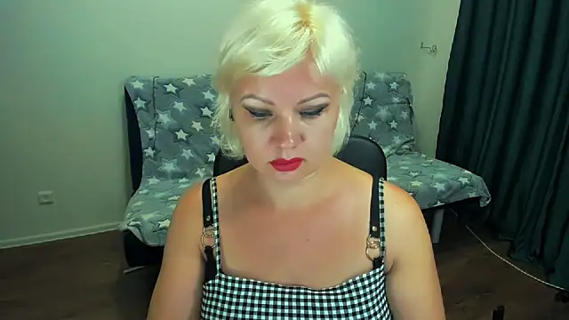 Snapshot of Angelaroberti3 chatting on September 2025 05:06:01 PM Angelaroberti3 online show from September 2025 05:06:01 PM