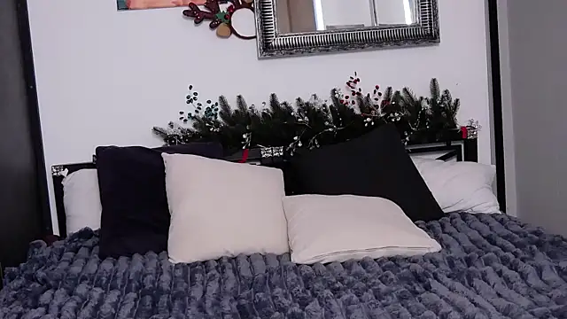 Snapshot of Ashley_Ross_ chatting on December 2024 07:44:01 AM Ashley Ross online show from December 2024 07:44:01 AM