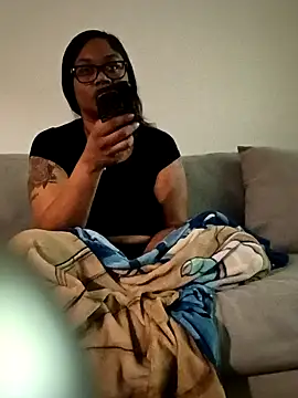 Teila21 online show from April 2026 02:32:02 PM