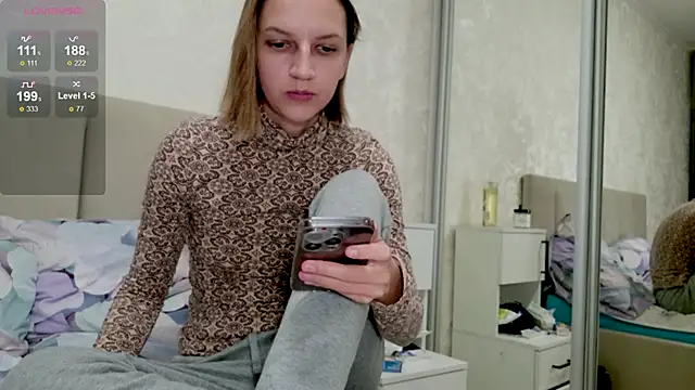 Alisa-w online show from November 2025 02:01:01 PM