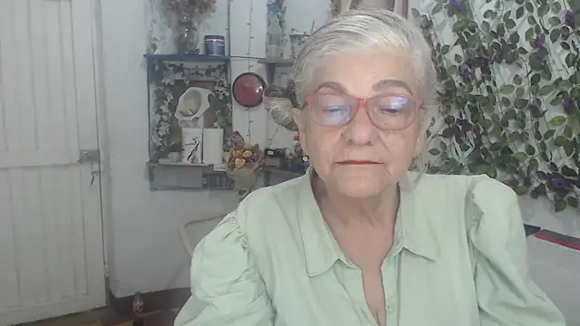 Snapshot of FunnyGrandma chatting on March 2026 11:44:02 PM FunnyGrandma online show from March 2026 11:44:02 PM
