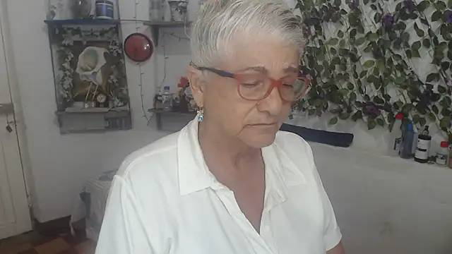 Snapshot of FunnyGrandma chatting on March 2026 12:14:01 AM FunnyGrandma online show from March 2026 12:14:01 AM