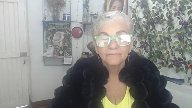 Snapshot of FunnyGrandma chatting on March 2026 10:42:01 PM FunnyGrandma online show from March 2026 10:42:01 PM