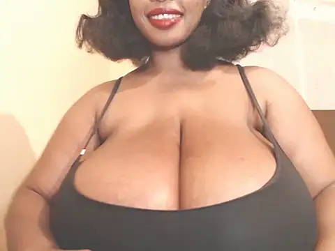 Snapshot of MissTits chatting on April 2026 07:33:02 PM MissTits online show from April 2026 07:33:02 PM