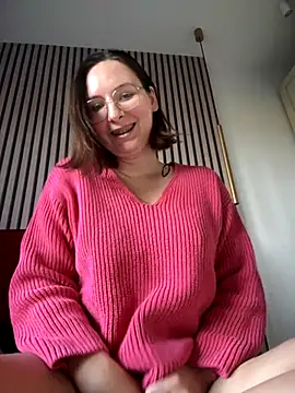 The Snowwhitee online show from October 2025 02:02:02 PM