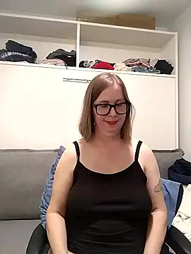 Snapshot of SweetandNaughty1 chatting on June 2026 04:15:02 AM SweetandNaughty1 online show from June 2026 04:15:02 AM