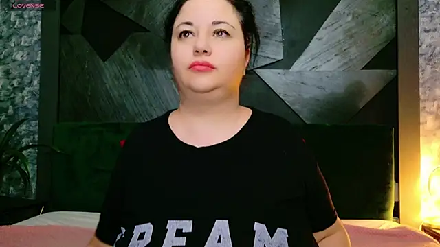 Snapshot of AleshaArabian chatting on January 2025 04:58:01 AM AleshaArabian online show from January 2025 04:58:01 AM