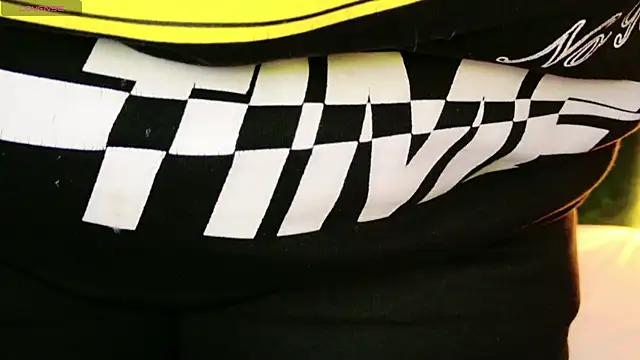 Snapshot of AleshaArabian chatting on February 2025 07:48:02 PM AleshaArabian online show from February 2025 07:48:02 PM