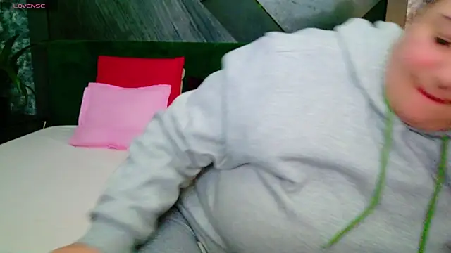 Snapshot of AleshaArabian chatting on February 2025 07:36:01 PM AleshaArabian online show from February 2025 07:36:01 PM