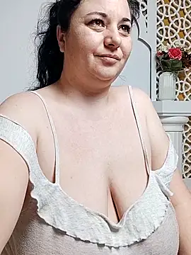 Snapshot of AleshaArabian chatting on March 2025 06:40:02 AM AleshaArabian online show from March 2025 06:40:02 AM