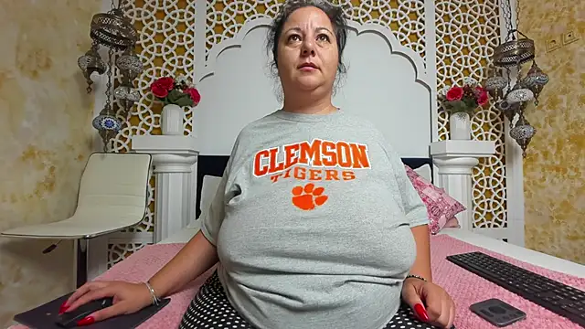 Snapshot of AleshaArabian chatting on September 2025 02:22:01 AM AleshaArabian online show from September 2025 02:22:01 AM