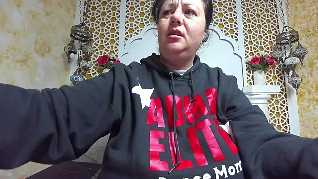 Snapshot of AleshaArabian chatting on October 2025 02:23:02 AM AleshaArabian online show from October 2025 02:23:02 AM