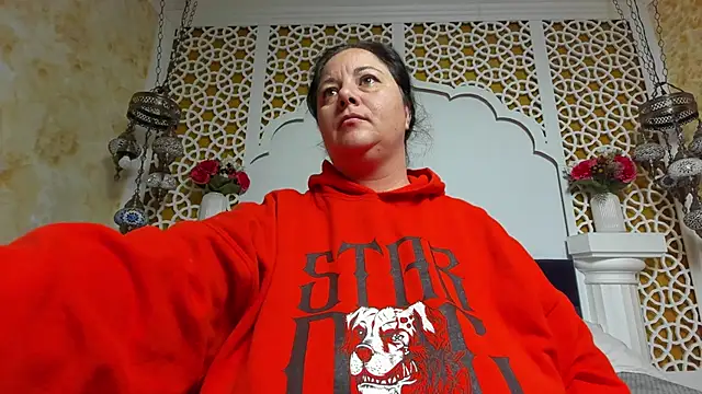 Snapshot of AleshaArabian chatting on October 2025 03:25:01 AM AleshaArabian online show from October 2025 03:25:01 AM