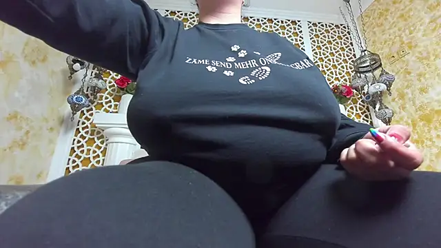 Snapshot of AleshaArabian chatting on October 2025 04:15:02 AM AleshaArabian online show from October 2025 04:15:02 AM