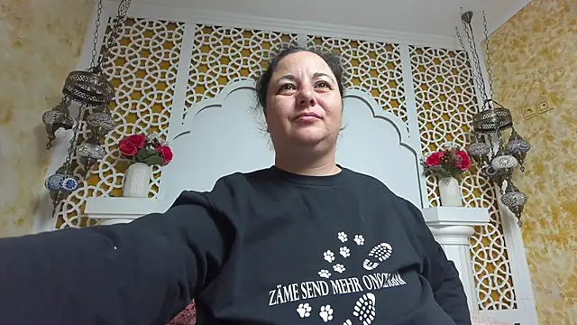 Snapshot of AleshaArabian chatting on November 2025 05:06:01 AM AleshaArabian online show from November 2025 05:06:01 AM