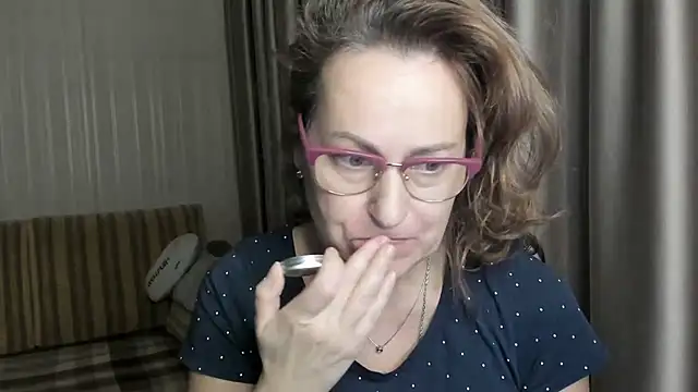 lauraoven online show from January 2025 03:50:01 PM