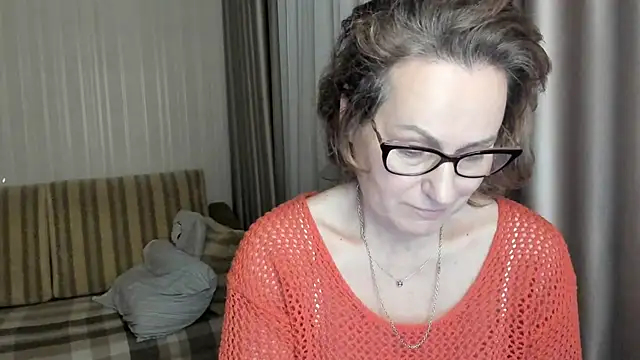 lauraoven online show from February 2025 05:58:01 PM