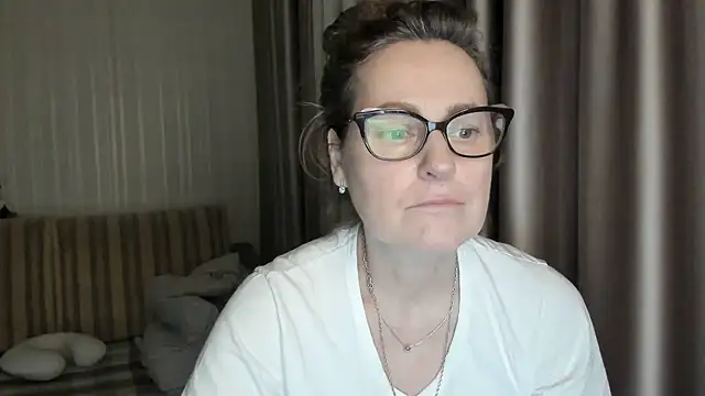 lauraoven online show from February 2025 07:18:02 PM